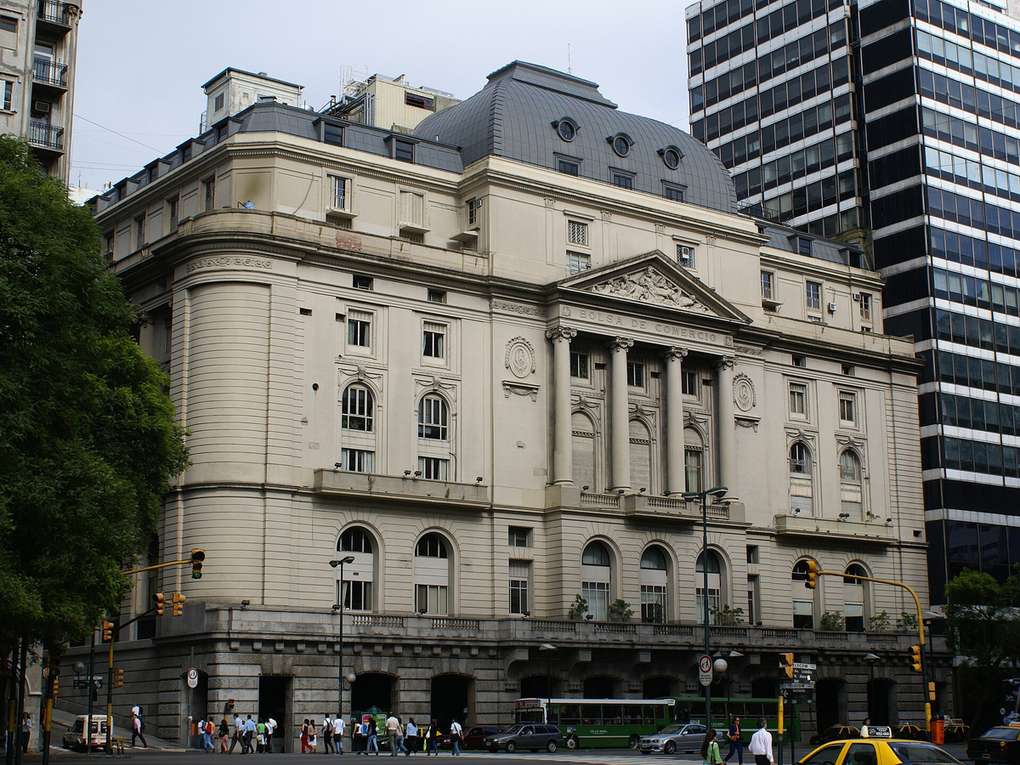 Argentina's Country Risk Tops 600 for First Time Since April as OECD Trims 2026 Growth Forecast
