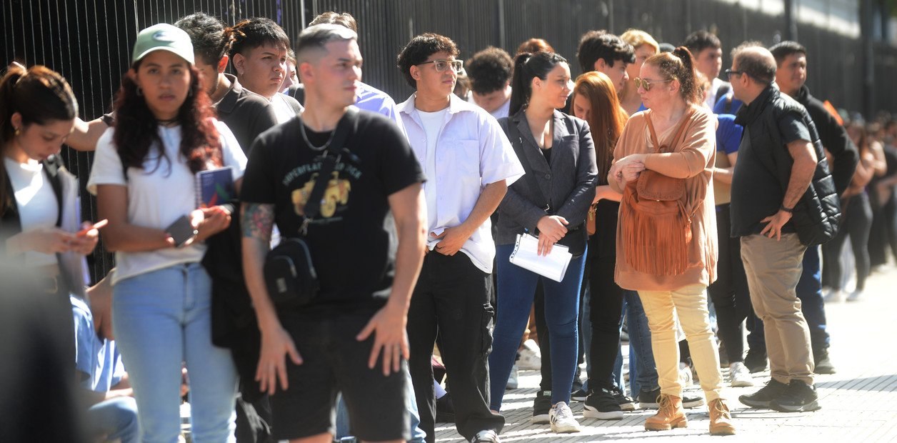 Argentina's Unemployment Ticks Up to 7.9% as Informal Work Hits an 18-Year High