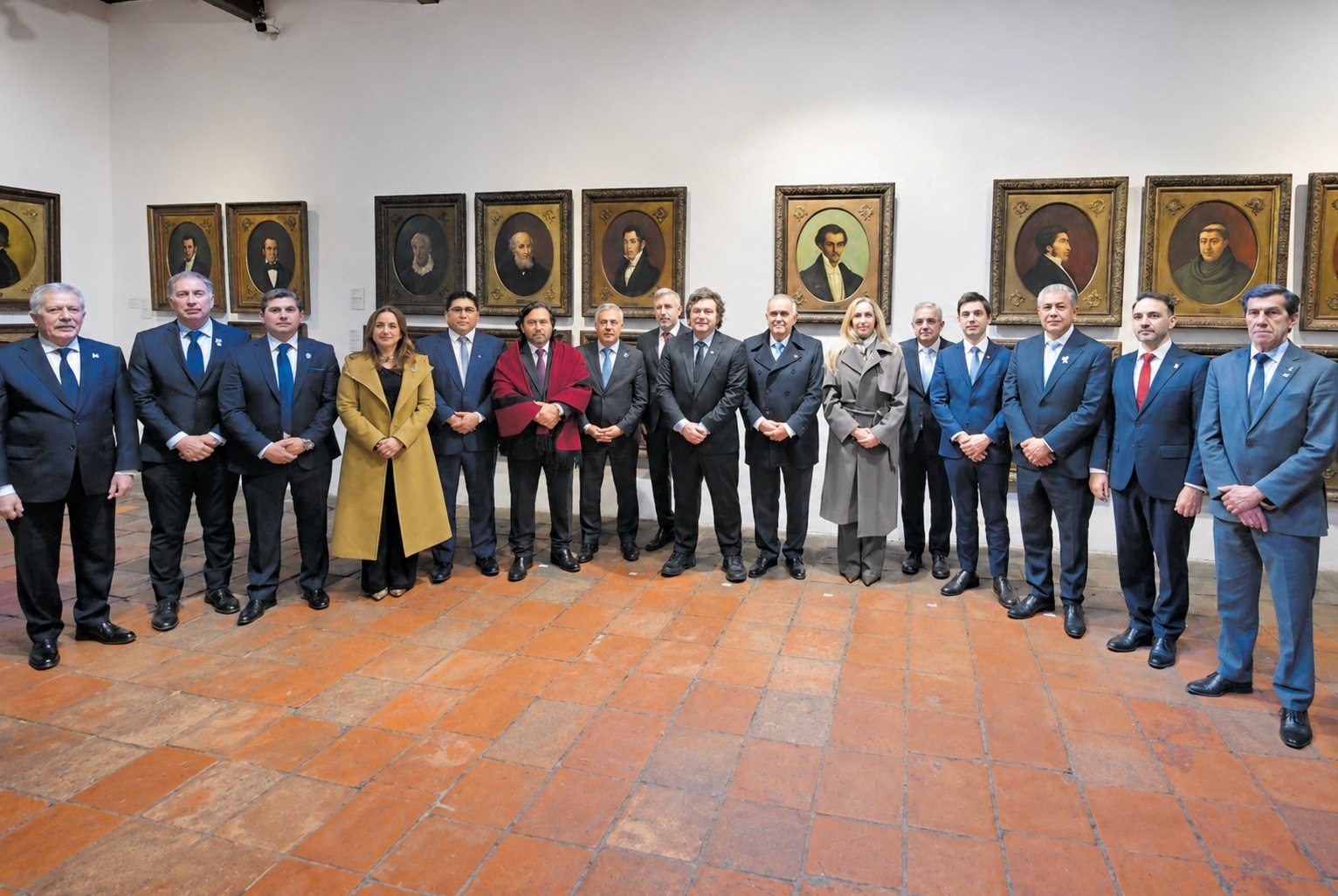Milei Takes Investment Pitch to Paris With Record Delegation of 14 Governors