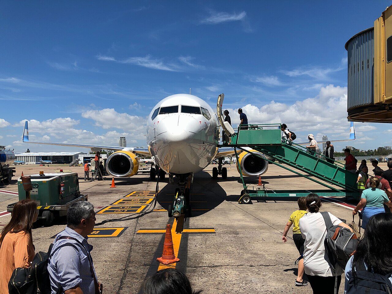Airport Fee on Domestic Flights Rises to US$9, Priced in Dollars