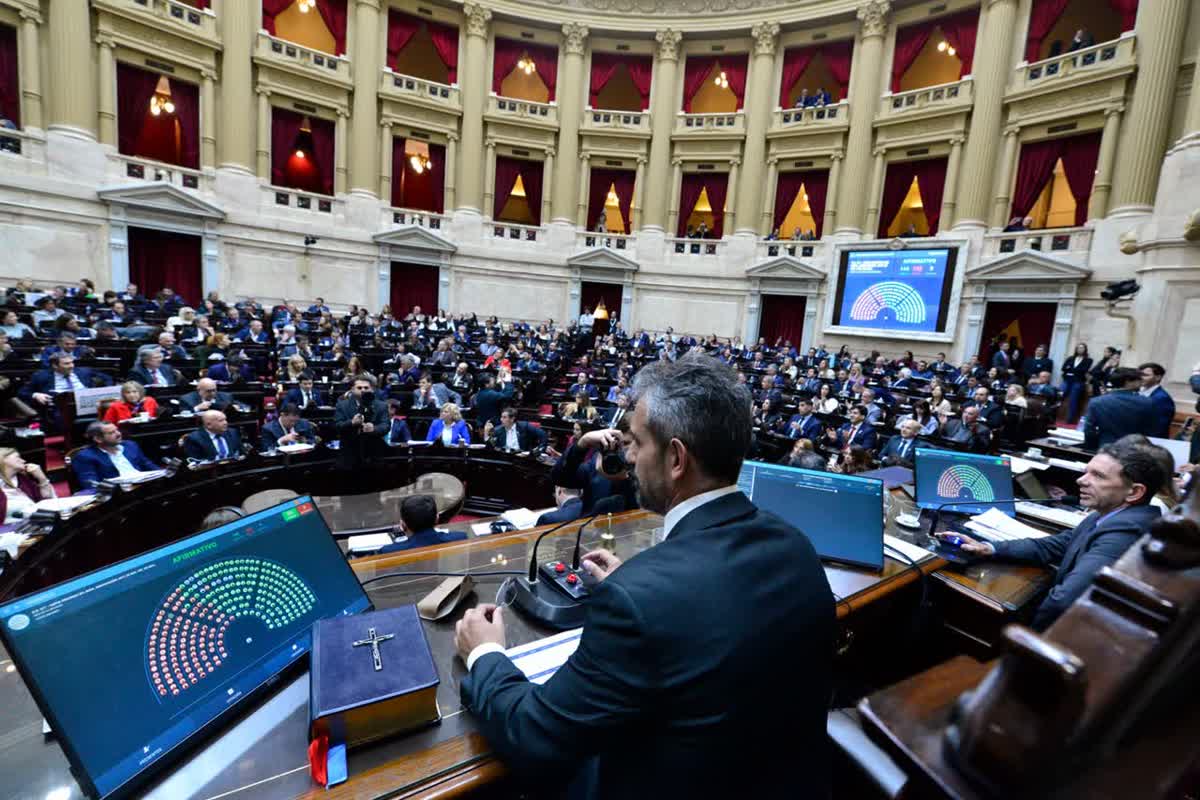 Opposition Calls Oct. 15 Session to Overturn Milei's Deregulation Decree After Supreme Court Land Ruling