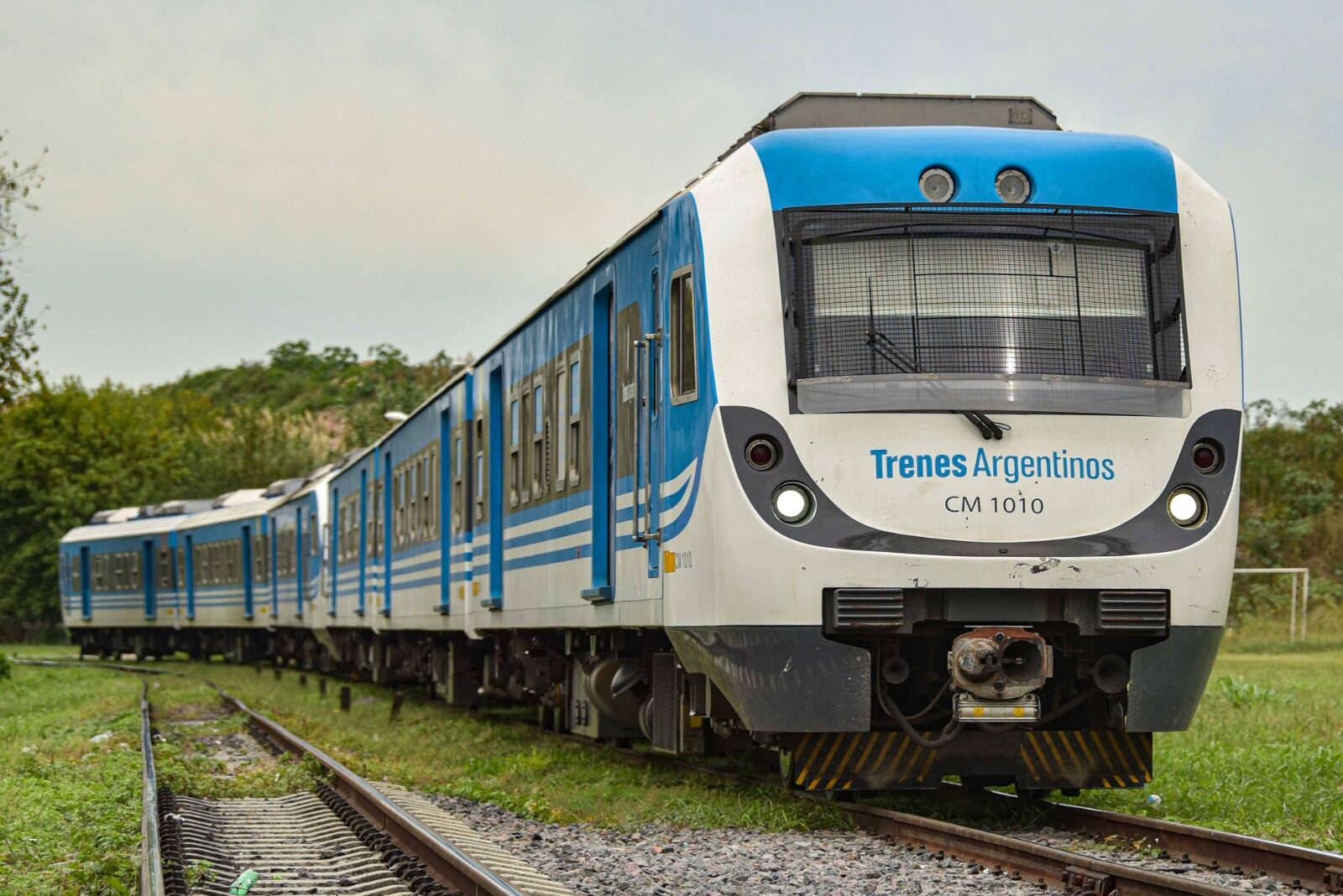 State Railway Pays First Installment on 43 New Buenos Aires Commuter Trains